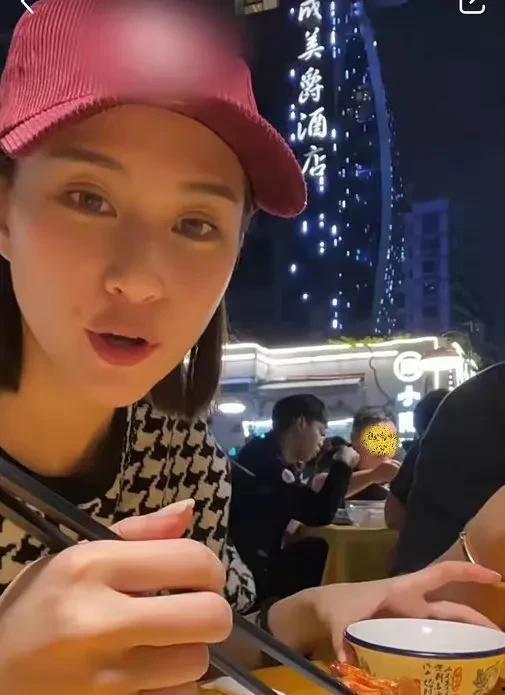 娱乐圈吃瓜爆料哇唧唧哇,哇唧唧哇内部风云再起，吃瓜群众纷纷围观